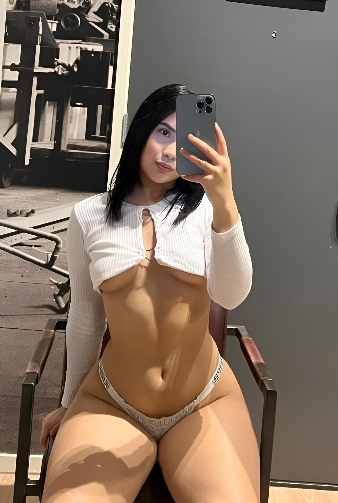 Dolls-of-Aruba-Escorts-LUNA